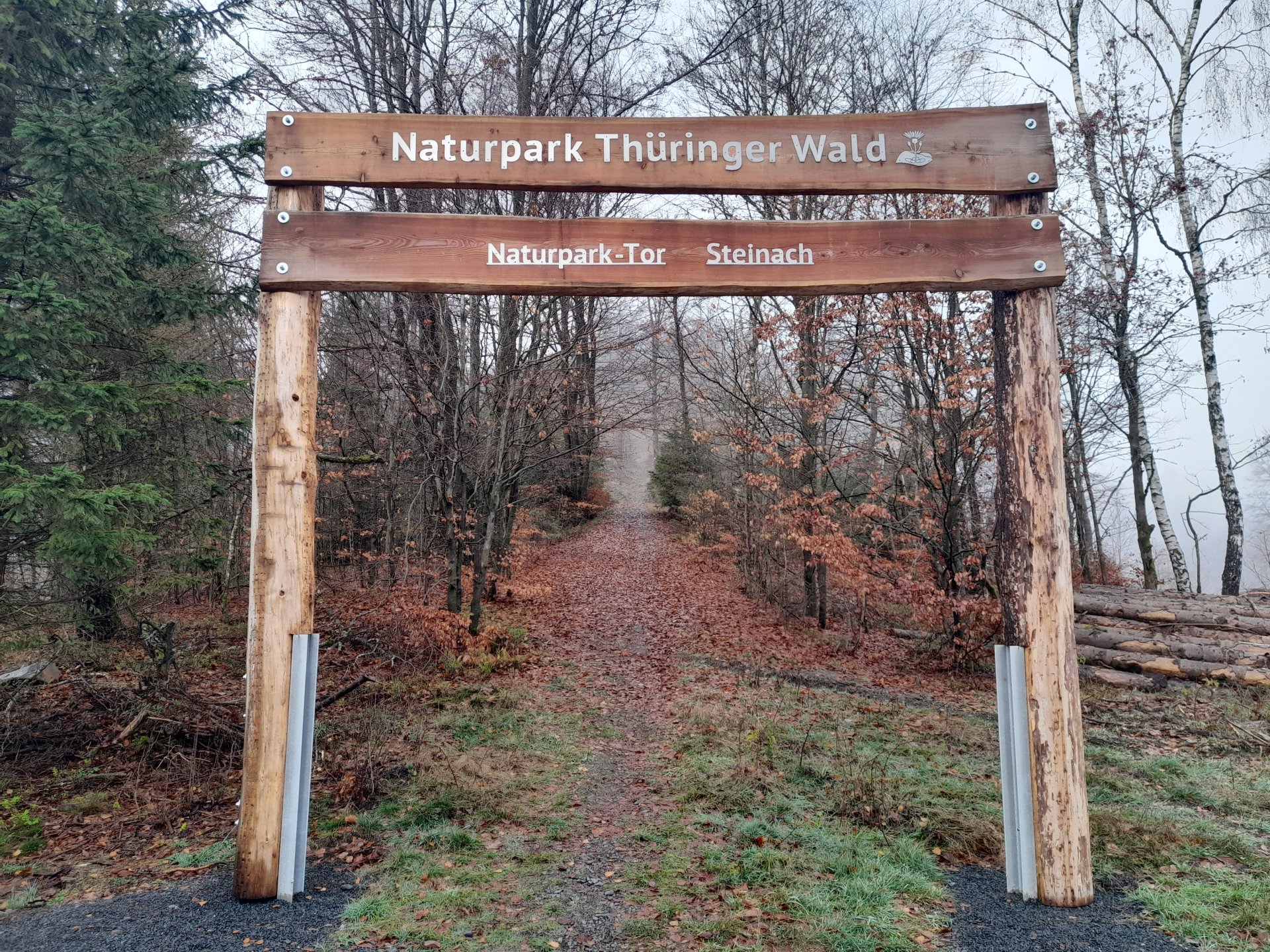 Naturpark Thüringer Wald -Tor als symbolischer Wanderstart